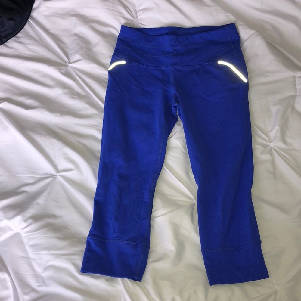 Bright blue cropped Athleta leggings